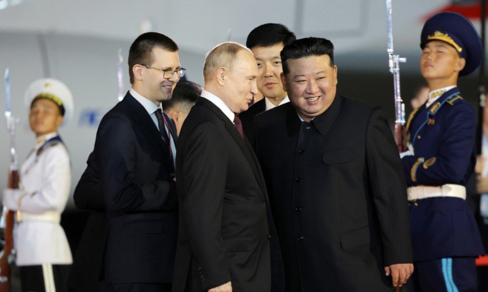 Rusijos prezidentas Vladimiras Putinas ir Šiaurės Korėjos lyderis Kim Jong Unas