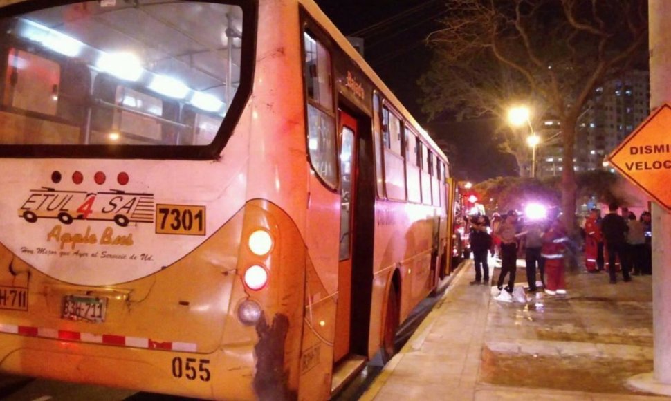 Vyras padegė moterį Peru sostinės Limos autobuse