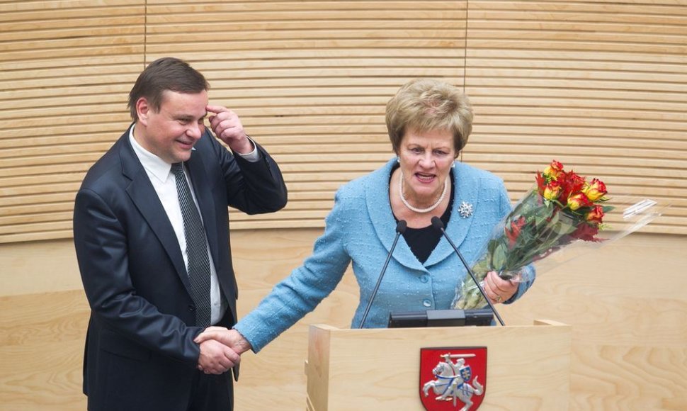 Išrinktą Seimo pirmininką Vydą Gedvilą sveikina Vida Marija Čigriejienė