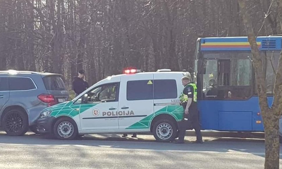 Per eismo įvykį Klaipėdoje, Herkaus Manto gatvėje, sužeistas policijos pareigūnas.