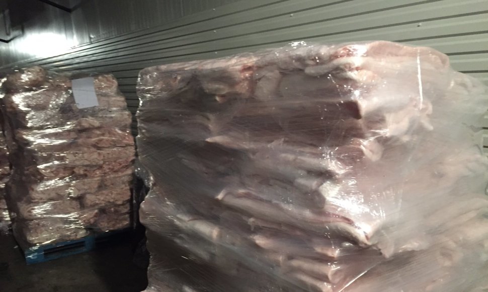 Didmeniniame sandėlyje Vilniuje – tonos neaiškios kilmės mėsos