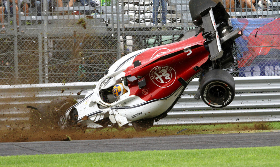 „Formulė 1“: kvapą gniaužianti Marcuso Ericssono („Sauber“) avarija Monzoje