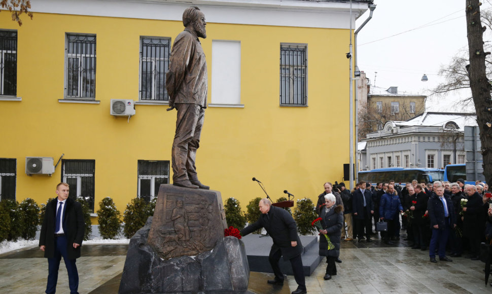 Maskvoje atidengta sovietų disidento Aleksandro Solženicyno statula