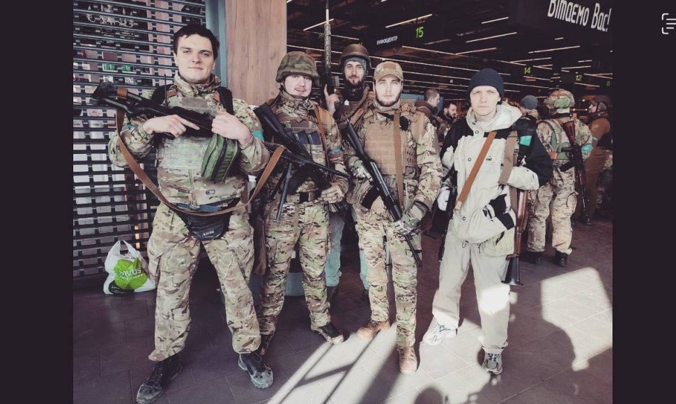 „Azovo“ kariai