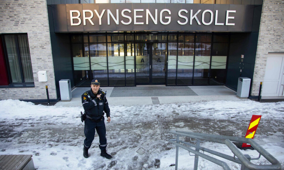 Norvegijoje mėginant sutramdyti peiliu grasinusį pradinuką nukentėjo keturi žmonės