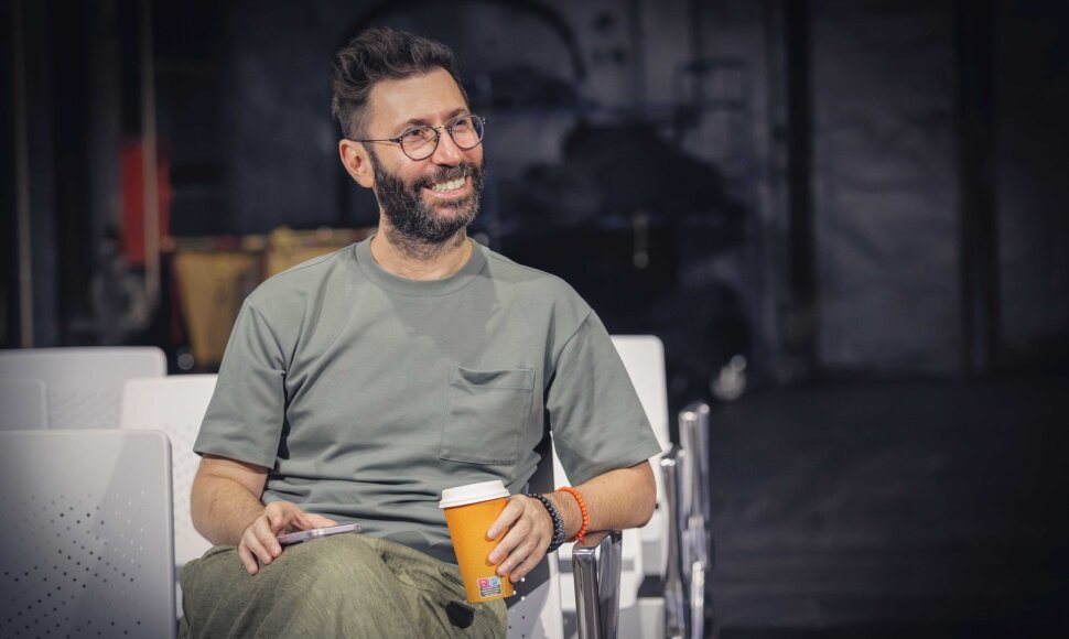 Režisieriaus Ilja Moščickis spektaklio „Limbo“ repeticijos metu