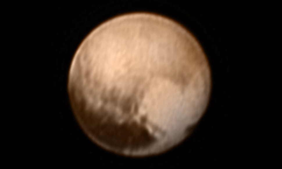Širdies formos siluetas Plutono paviršiuje