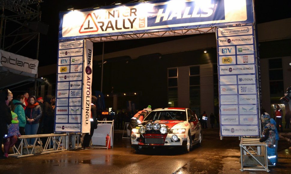 „Halls Winter Rally“ startas