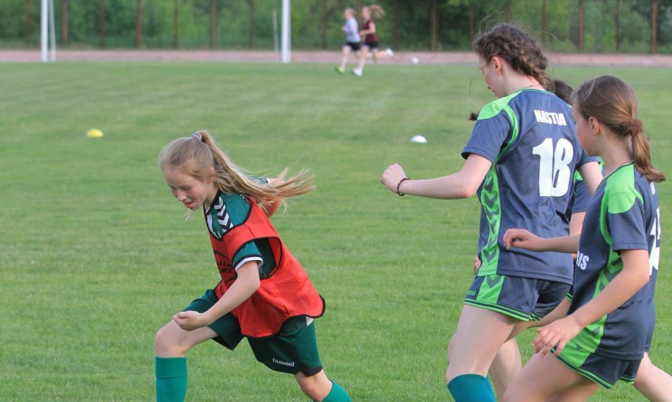 10-metė Žemyna Lekavičiūtė tapo jauniausia žaidėja, pelniusi įvartį 2-oje pagal pajėgumą Lietuvos futbolo lygoje.