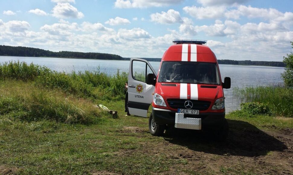 Arino ežere vykdomos skenduolių paieškos