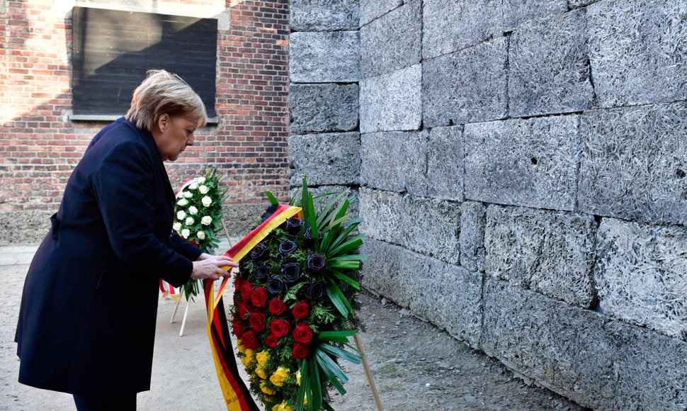 A.Merkel buvusioje Aušvico-Birkenau nacių mirties stovykloje.