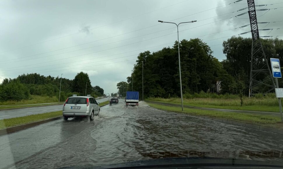 Klaipėdos Liepų g. po liūties