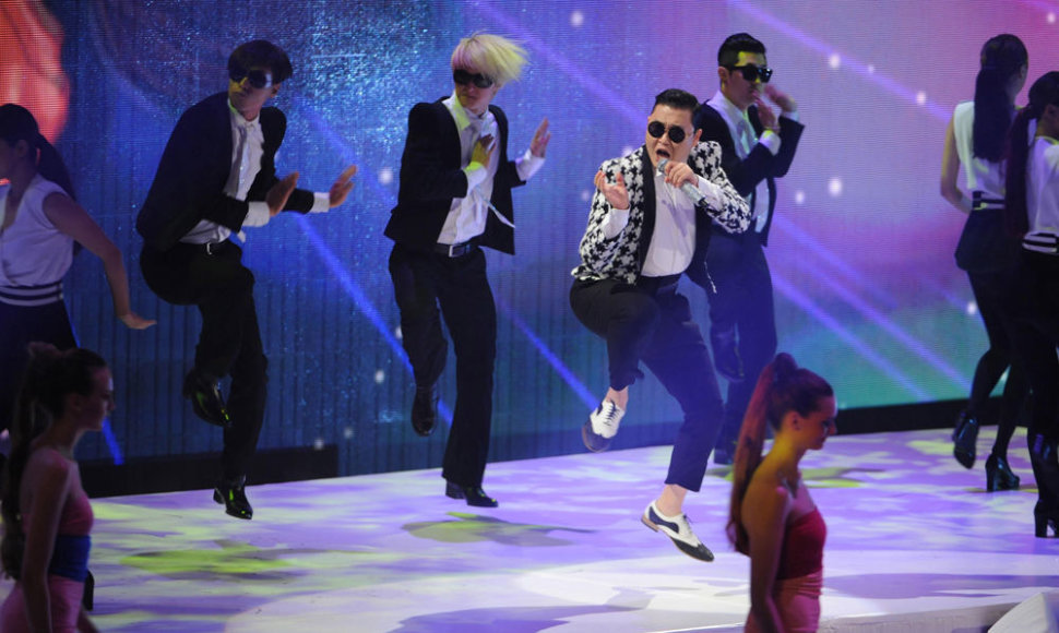 „Psy“ pasirodymas per per „Germany's Next Top Model“ finalą. 