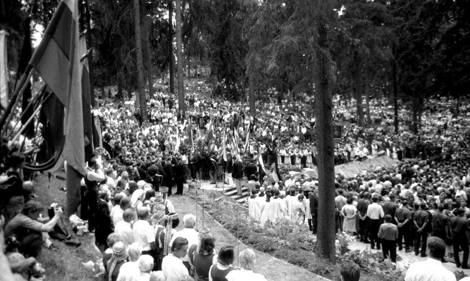 Medininkų pasienio kontrolės poste 1991 m. liepos 31 d. nužudytų septynių Lietuvos pareigūnų laidotuvės Antakalnio kapinėse