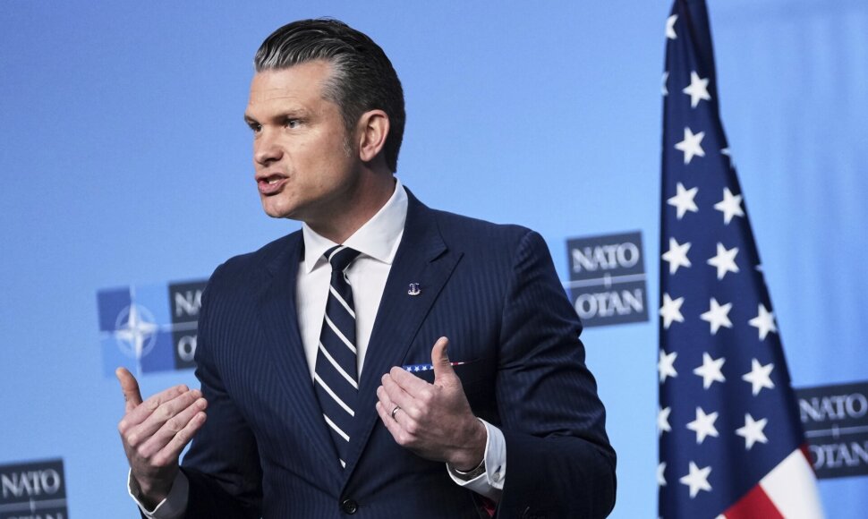 Pete'as Hegsethas / Virginia Mayo / AP