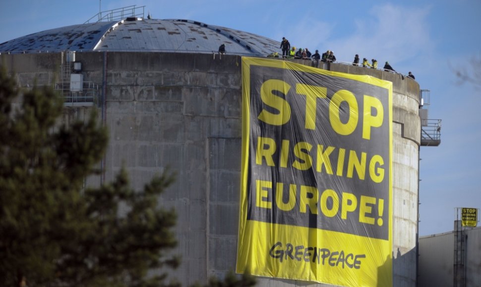 „Greenpeace“ aktyvistai įsibrovė į Fesenheimo atominės elektrinės kompleksą rytų Prancūzijoje