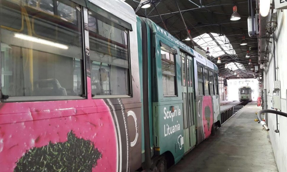 Lietuvą Italijoje reklamuoja šaltibarščių vaizdas, išpieštas ant tramvajaus