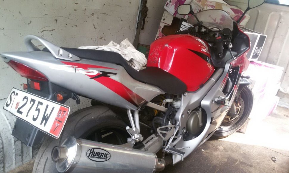 Policija konfiskavo vogtą motociklą