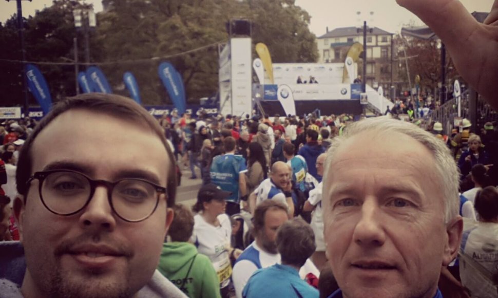 Visuomeninės organizacijos „Vieningas Kaunas“ nariai Povilas Mačiulis ir Gediminas Vasiliauskas Frankfurto maratone įveikė 42 km distanciją