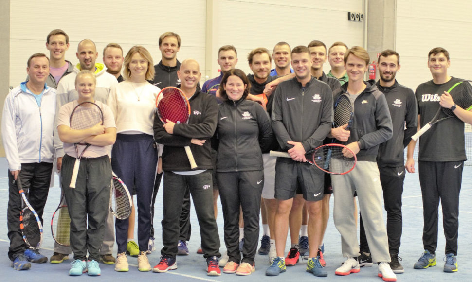 Keturiolika teniso trenerių iš Lietuvos ir Estijos šią savaitę dalyvauja „SEB arenoje“ Vilniuje vykstančiuose Tarptautinės teniso federacijos (angl. ITF) antros pakopos trenerių kursuose