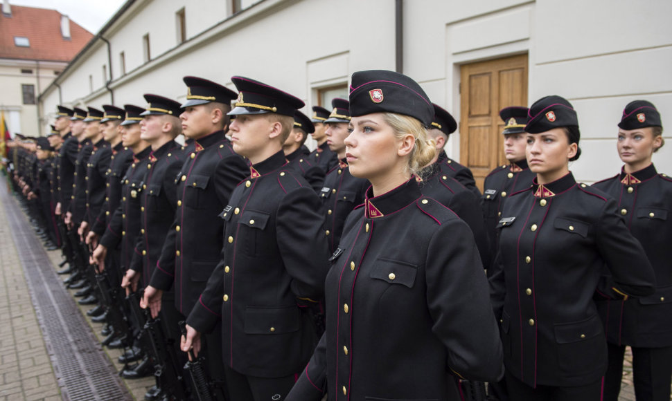 Karo akademijos kariūnai prisiekė tarnauti Lietuvos valstybei