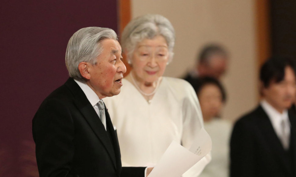 Japonijos imperatorius Akihito oficialiai atsisakė sosto