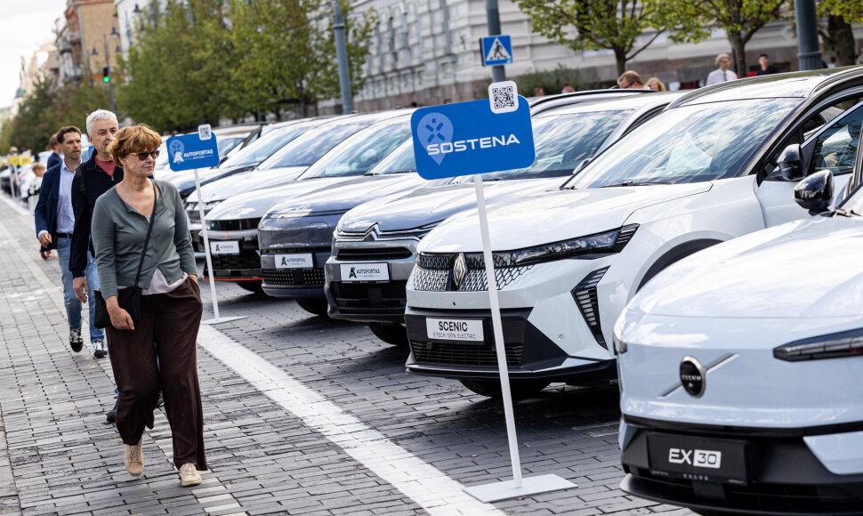 &bdquo;eJudėjimo&ldquo; festivalyje esantys automobiliai
