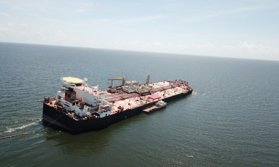 Karibų jūroje apgadintas Venesuelos tanklaivis kelia ekologinės katastrofos grėsmę