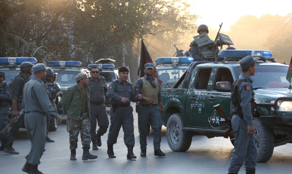 Afganistane susprogdintas benzinvežis
