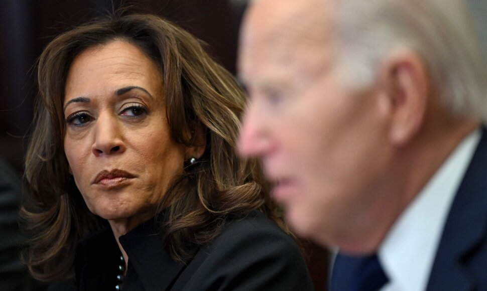 Kamala Harris ir Joe Bidenas / ANDREW CABALLERO-REYNOLDS / AFP