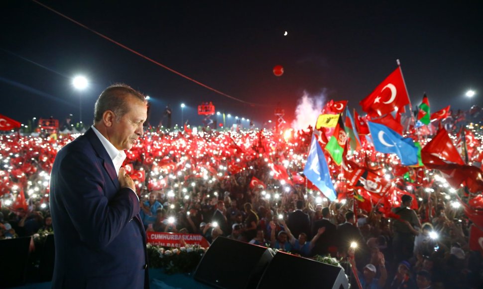 Recepo Tayyipo Erdogano šalininkų mitingas Stambule