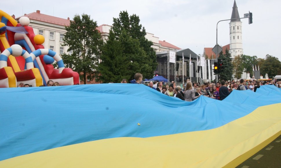 Šiaulių gimtadienyje – 200 metrų Ukrainos vėliava ir  ugnimi alsuojantis drakonas
