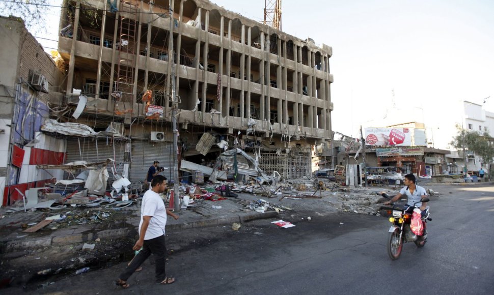 Dviejų savižudžių bombos Irake nusinešė 10 žmonių gyvybes