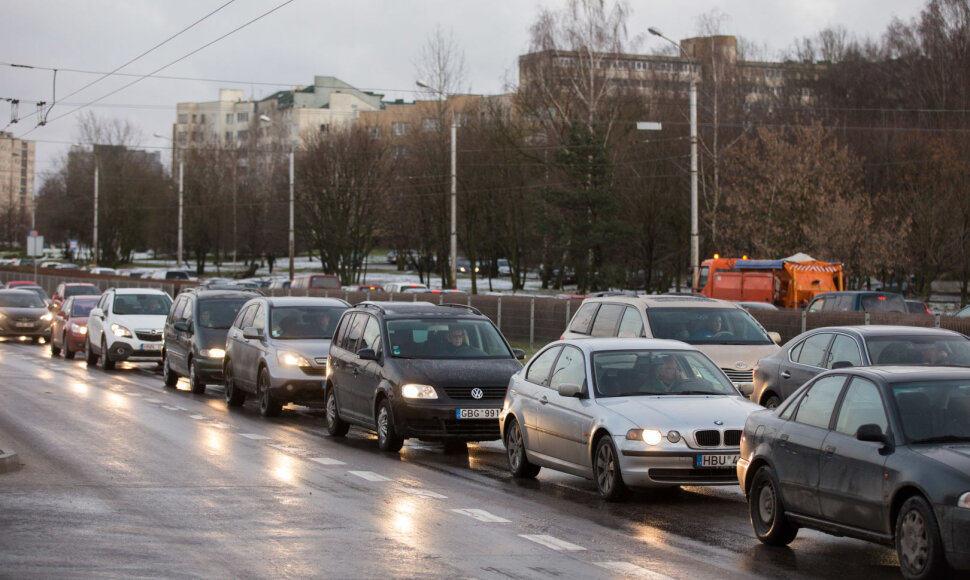 Slidaus kelio sustingdytas Vilniaus Laisvės prospektas