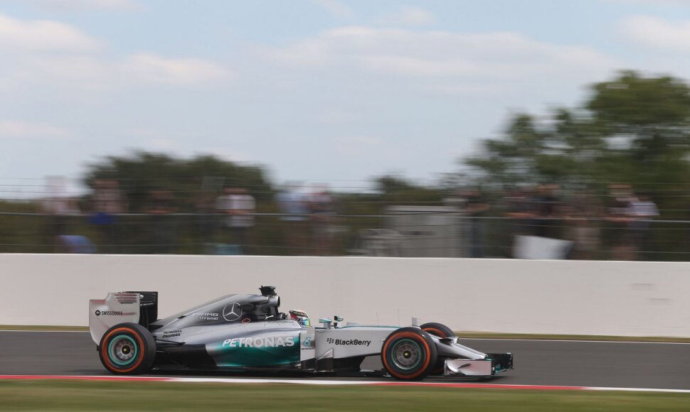 „Formulės-1“ penktadienio treniruotės Silverstone