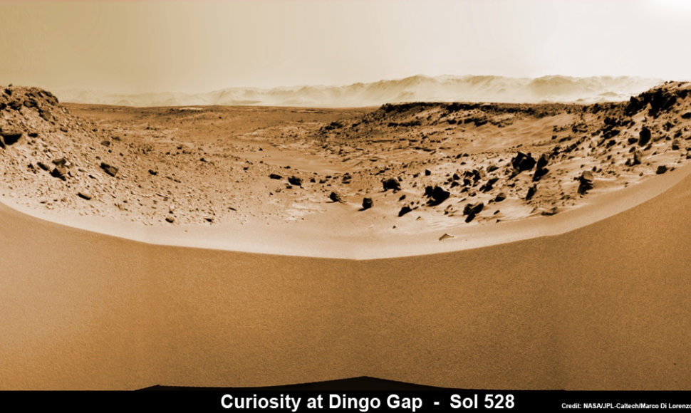 Marsaeigiui „Curiosity“ kelią pastojo smėlio kopa