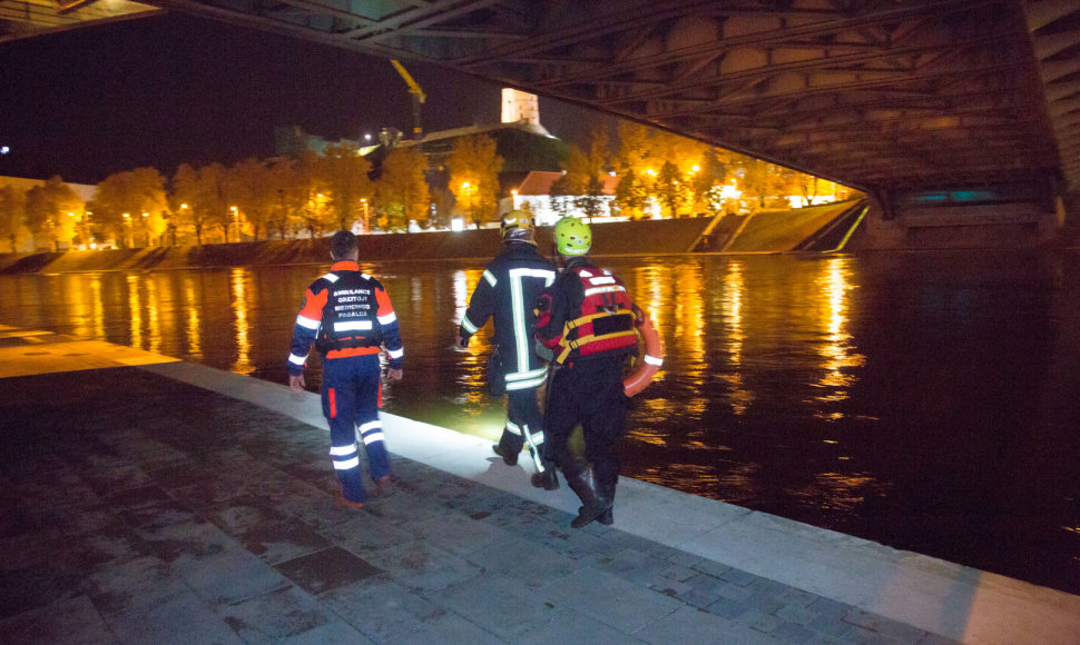 Vilniuje sekmadienio vakarą ieškota į Nerį įšokusios moters.