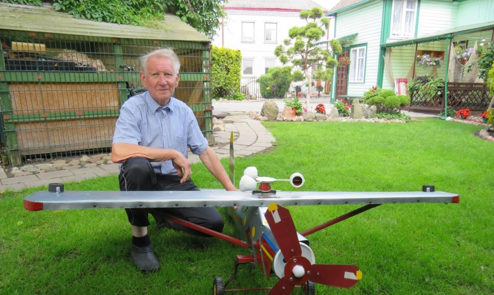 Meilę aviacijai vilkaviškietis Jonas Mareckas įprasmina gamindamas lėktuvų modelius