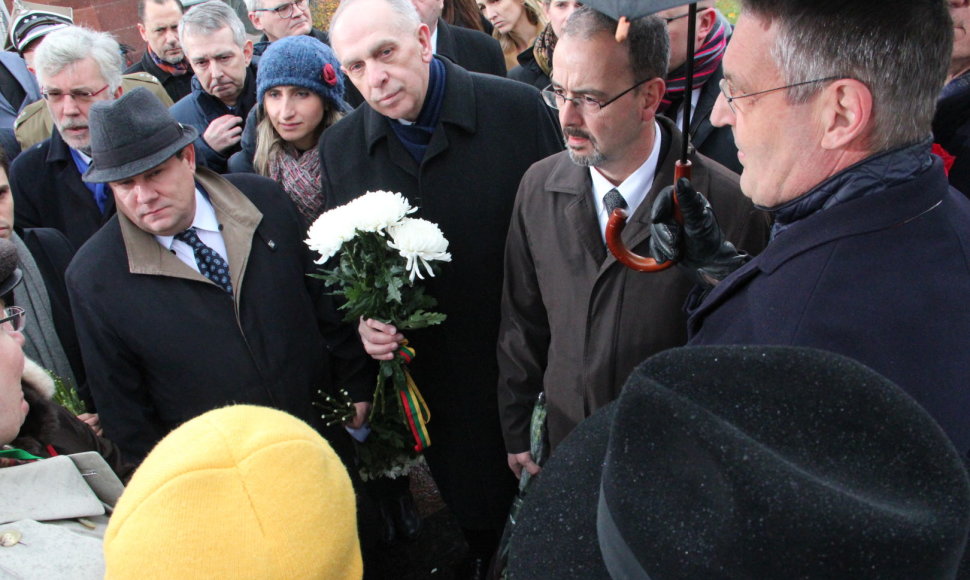 Lietuvos ambasadorius Rusijoje pagerbė sovietinių represijų aukas.