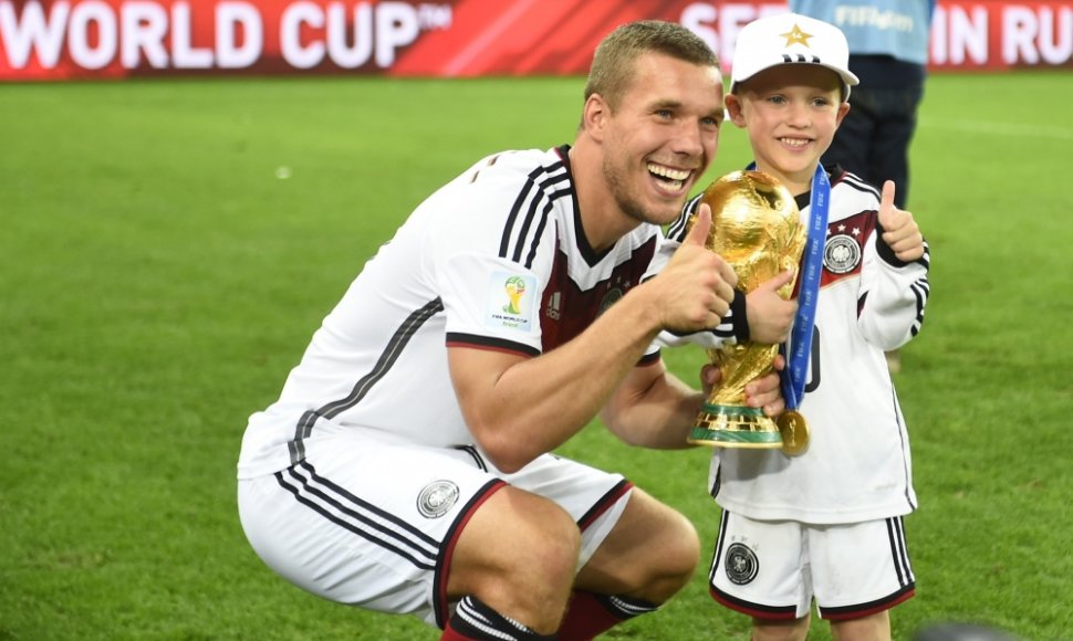 Lukasas Podolski su sūnumi Louisu Gabrieliu