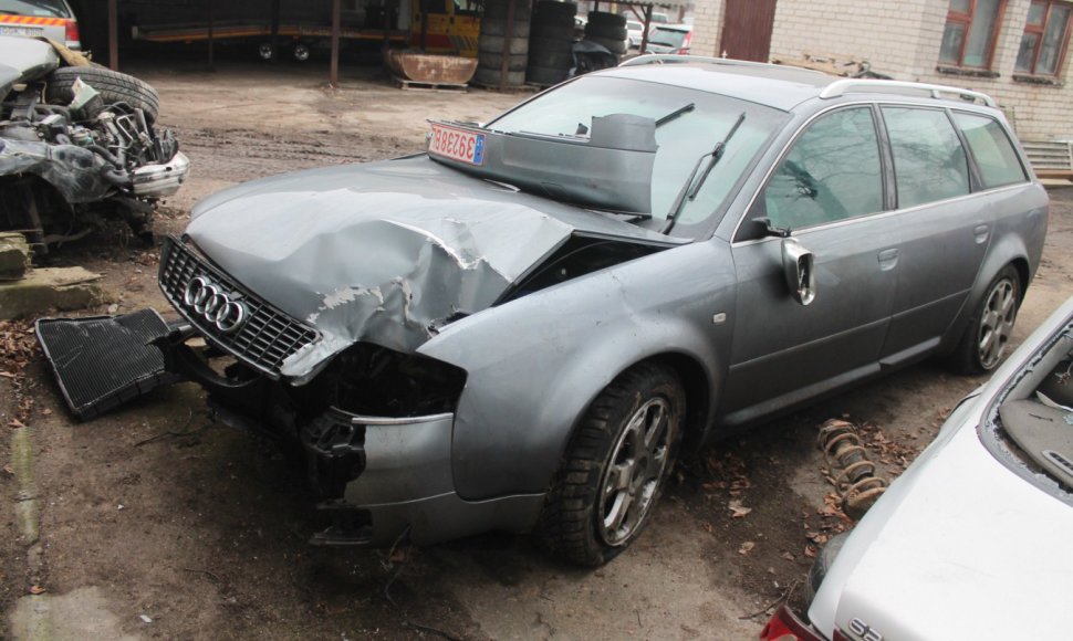 „Audi S6“ po avarijos