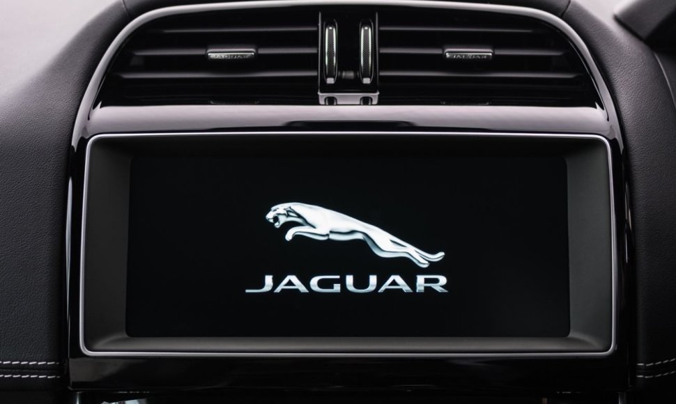„Jaguar XE“ ir „Shell“ mokėjimų sistema