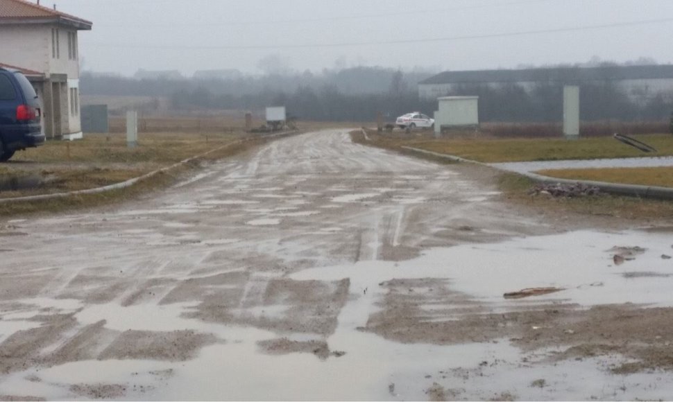 Šaltinių gatvės Stančių kaime gyventojai metų metus nesulaukia, kada bus sutvarkyti keliai.