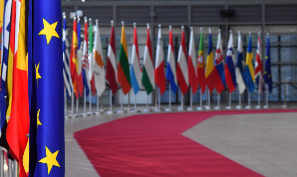 ES šalių narių vėliavos Briuselyje