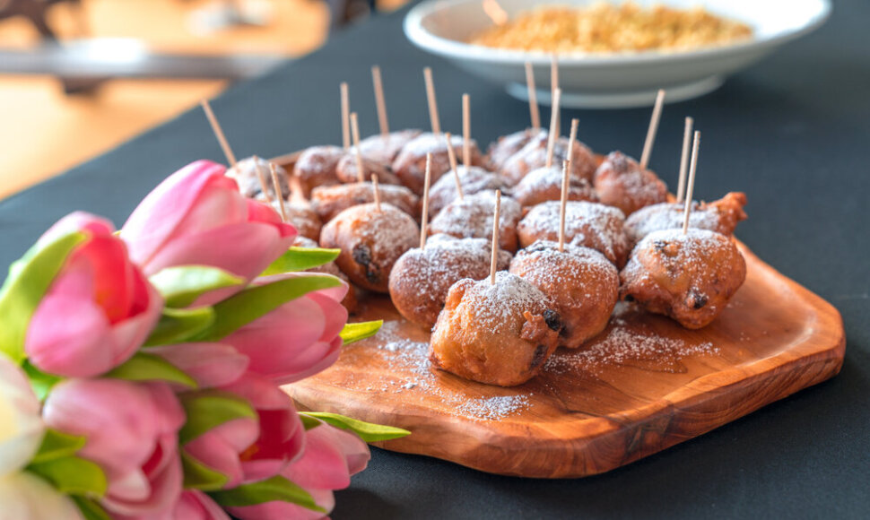 Tradicinis olandiškas desertas "Oliebollen"