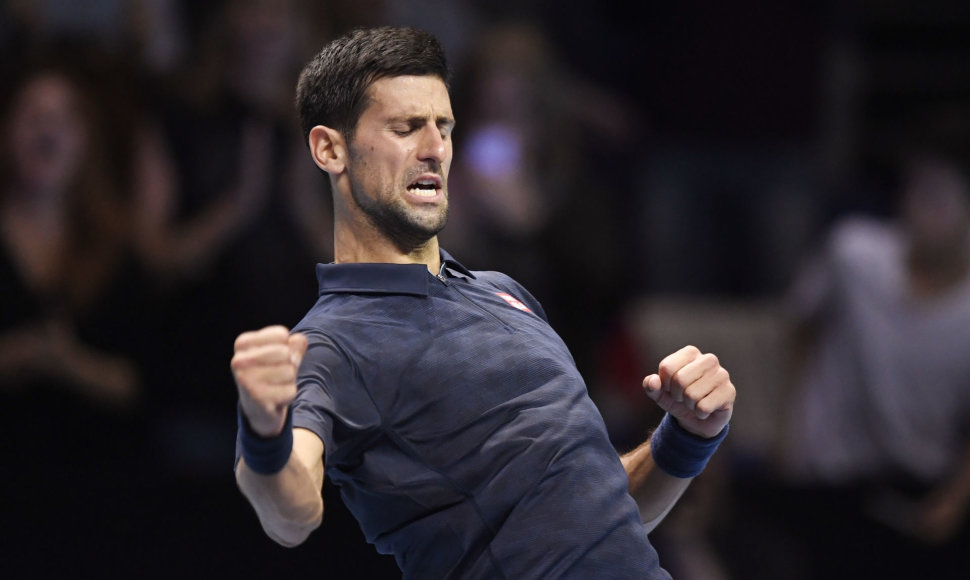Novakas Džokovičius baigiamąjį sezono turnyrą pradėjo pergale prieš Dominicą Thiemą