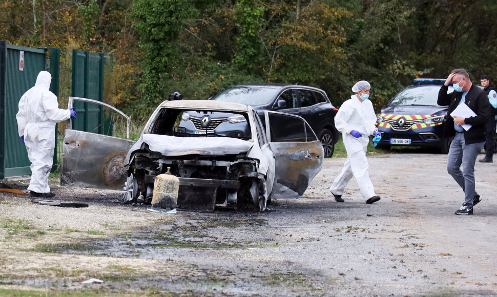 Incidentas Olerone: rėžėsi į pėsčiuosius ir bandė padengti automobilį