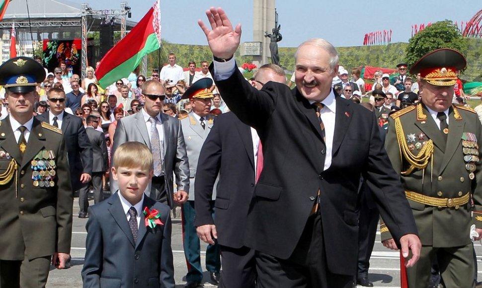 Baltarusijos prezidentas Aleksandras Lukašenka su sūnumi Nikolajumi