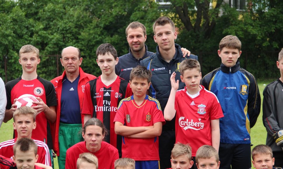 „Trakų“ komandos futbolo turnyras su globos namų vaikais