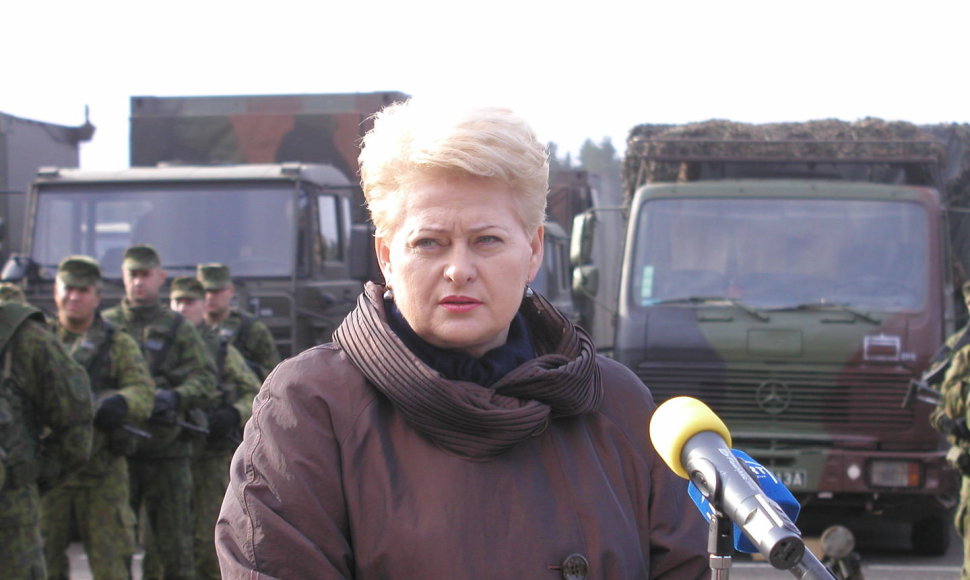 Prezidentė Dalia Grybauskaitė apsilankė Didžiosios kunigaikštienės Birutės ulonų batalione Alytuje